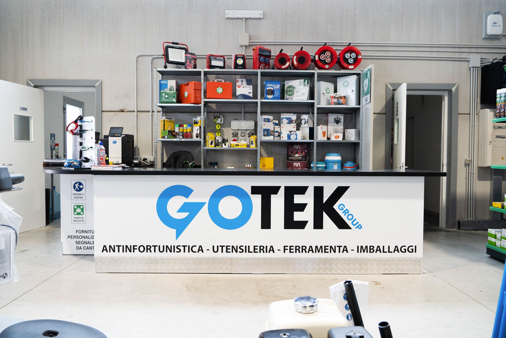 Banco-accoglienza-Antinfortunistica-e-utensileria