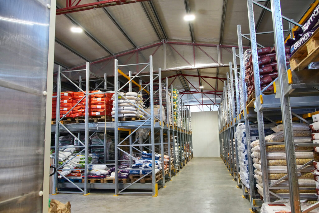 Logistica efficiente nel settore agricolo: il progetto per M Agricoltura a Castiglione Cosentino DR Scaffalature