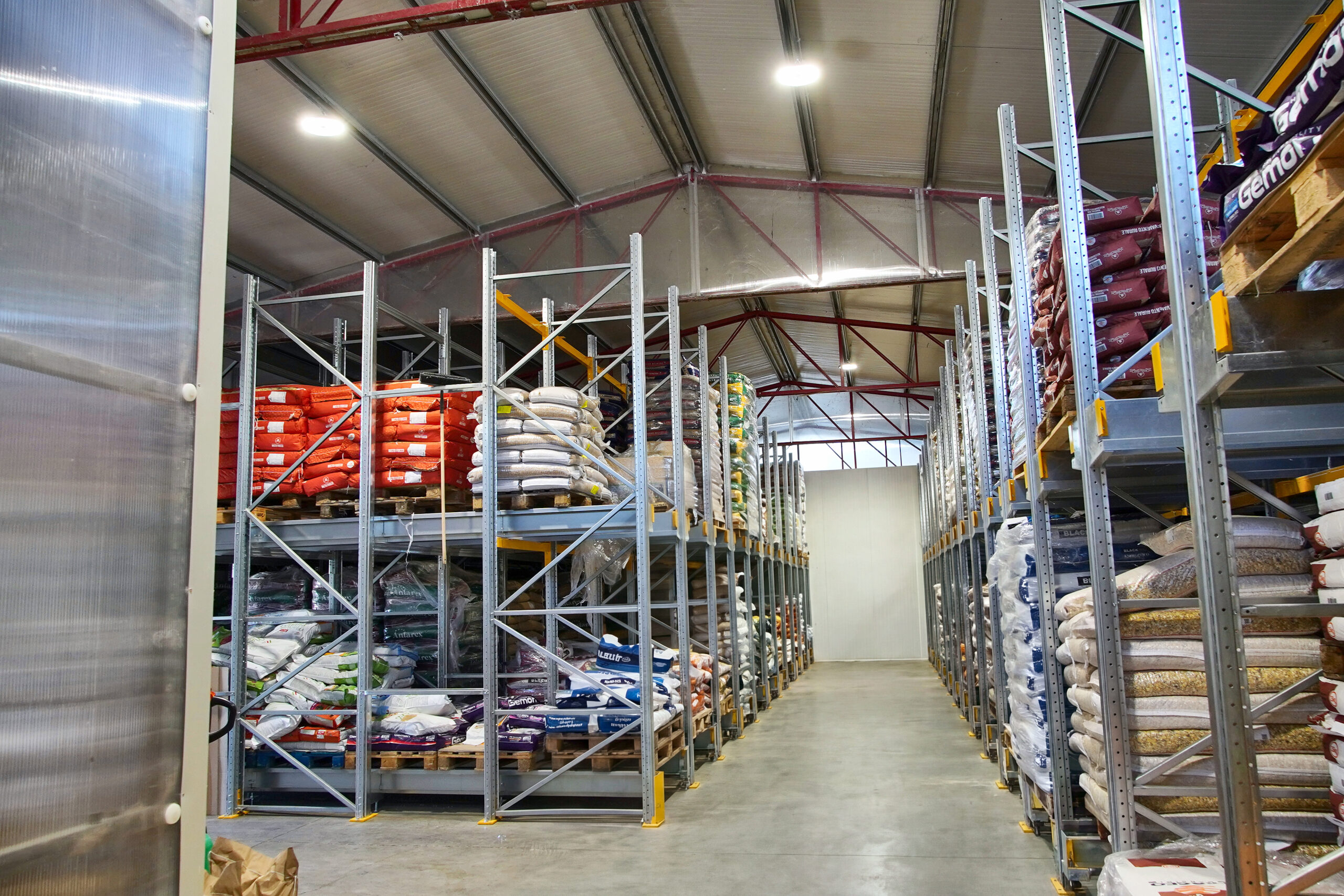 Logistica efficiente nel settore agricolo: il progetto per M Agricoltura a Castiglione Cosentino DR Scaffalature